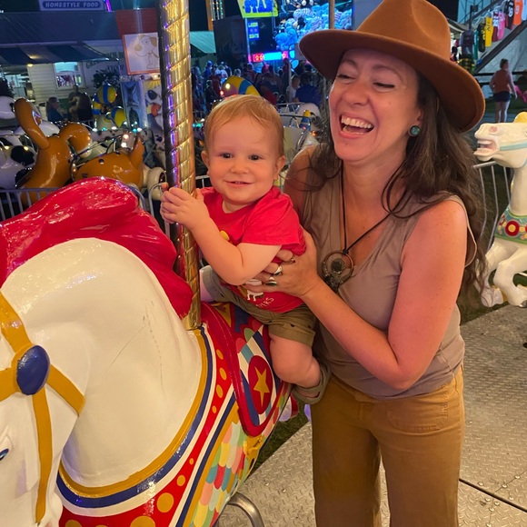 Meet your Posher, Leila - Picture 2 of 3